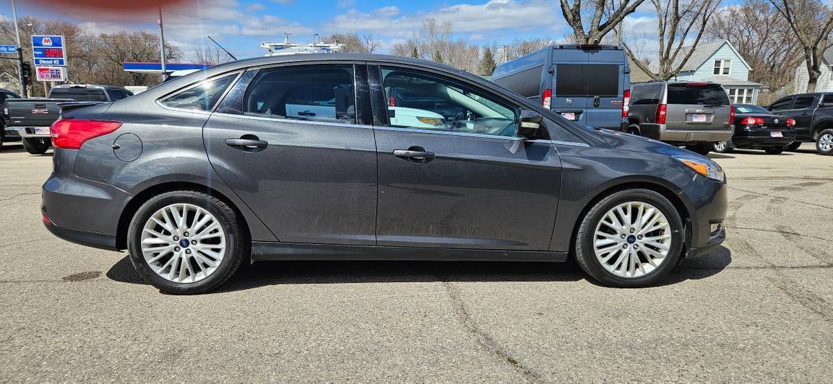 Used 2018 Ford Focus Titanium FWD image 4