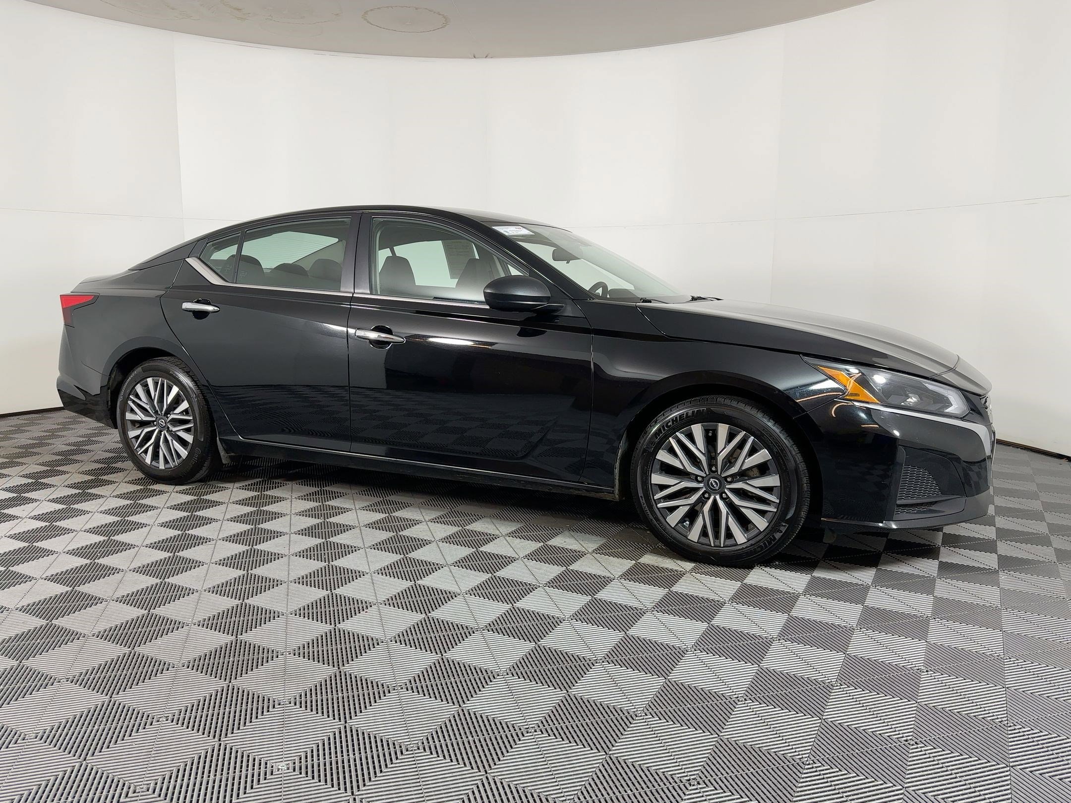 Used 2024 Nissan Altima 2.5 SV image 5