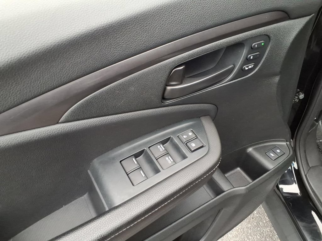 Used 2023 Honda Passport EX-L image 16