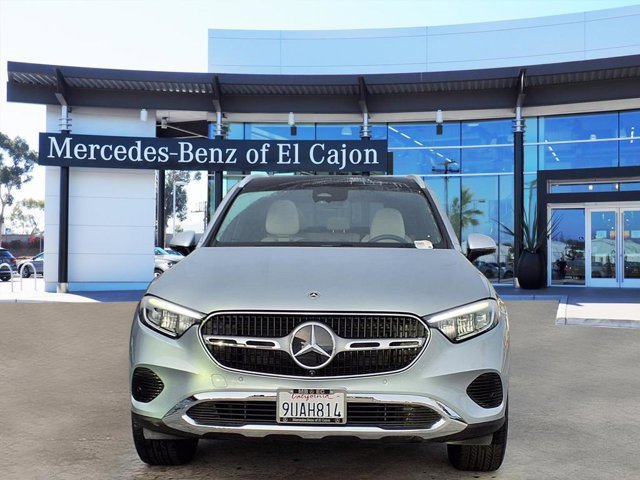 Used 2025 Mercedes-Benz GLC 300 image 2