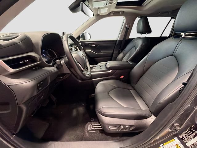 Certified 2025 Toyota Highlander XLE FWD image 19
