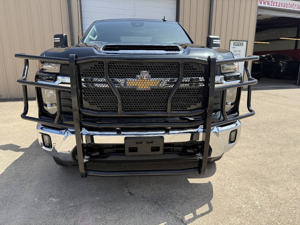 Used 2024 Chevrolet Silverado 2500 LT AWD/4WD image 5
