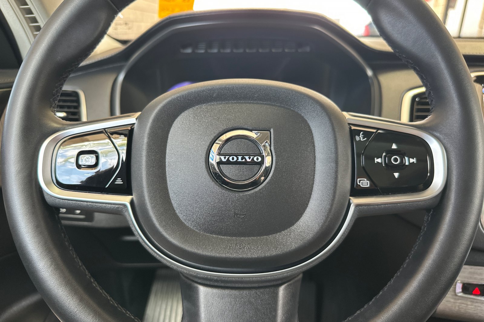 Certified 2023 Volvo XC90 T8 Ultimate w/ Protection Package Premier AWD/4WD image 30