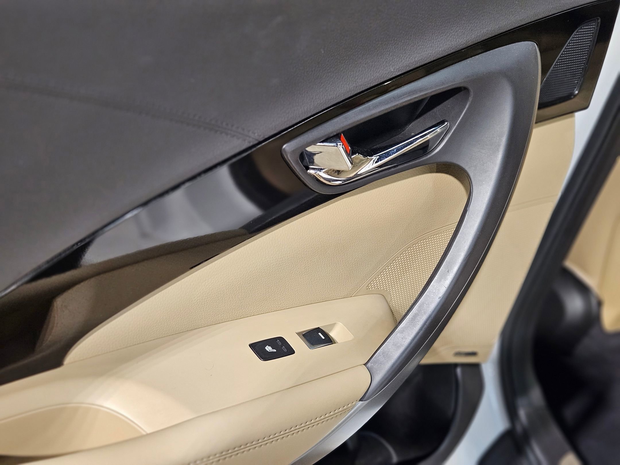 Used 2012 Hyundai Azera image 30