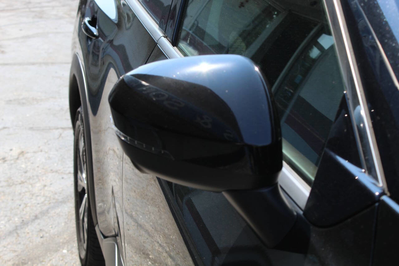 Used 2021 Nissan Rogue SV image 9