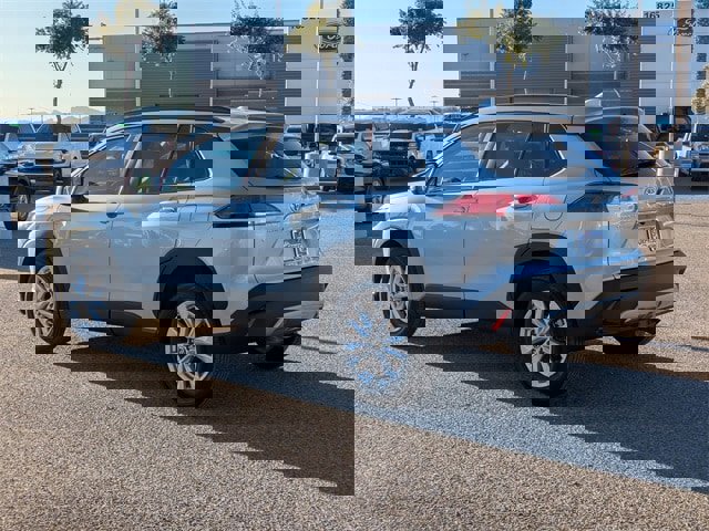 Used 2022 Toyota Corolla Cross LE image 4