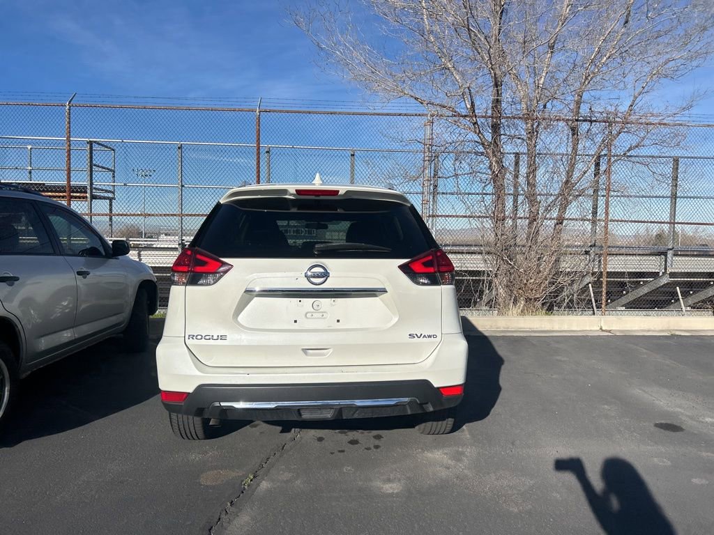 Used 2017 Nissan Rogue SV image 8
