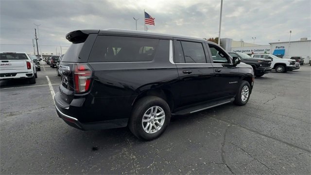 Used 2023 Chevrolet Suburban LT image 8
