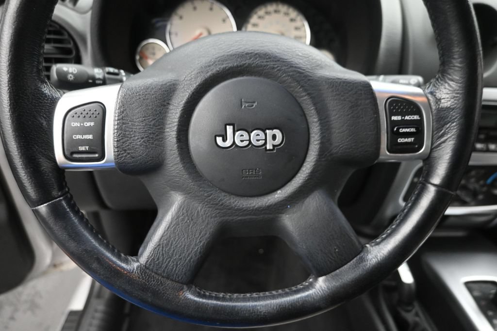 Used 2002 Jeep Liberty Limited AWD/4WD image 17