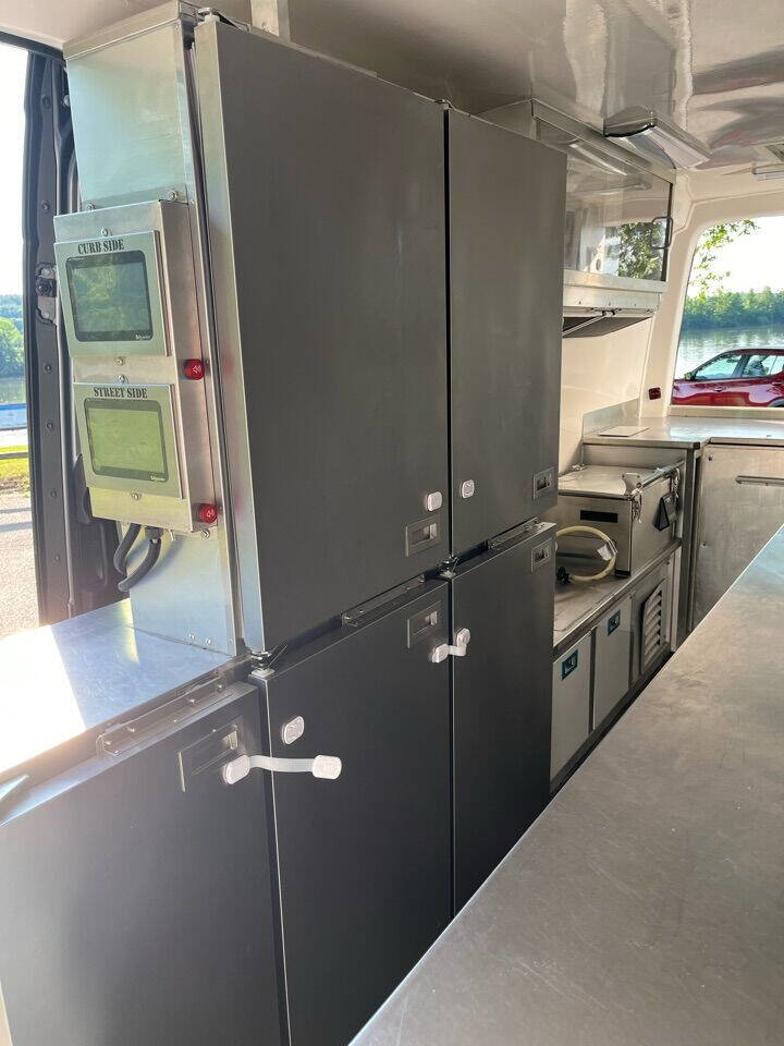 Used 2022 Mercedes-Benz Sprinter 4500 image 27