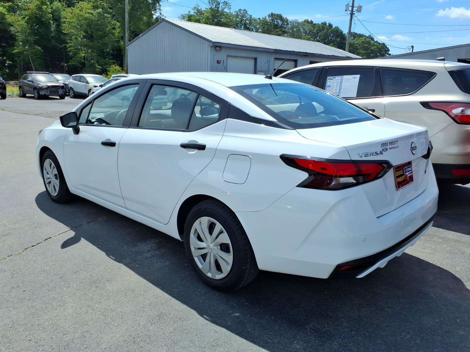 Used 2023 Nissan Versa S FWD image 3