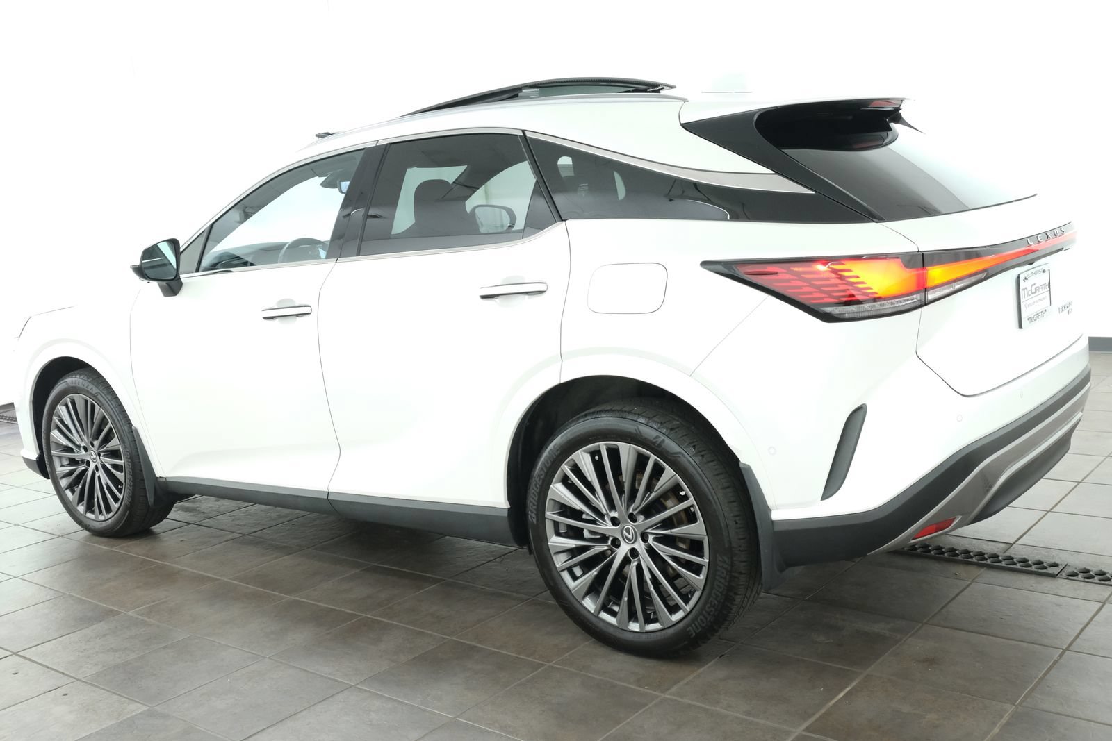 Used 2024 Lexus RX 450h AWD w/ Convenience Package image 3