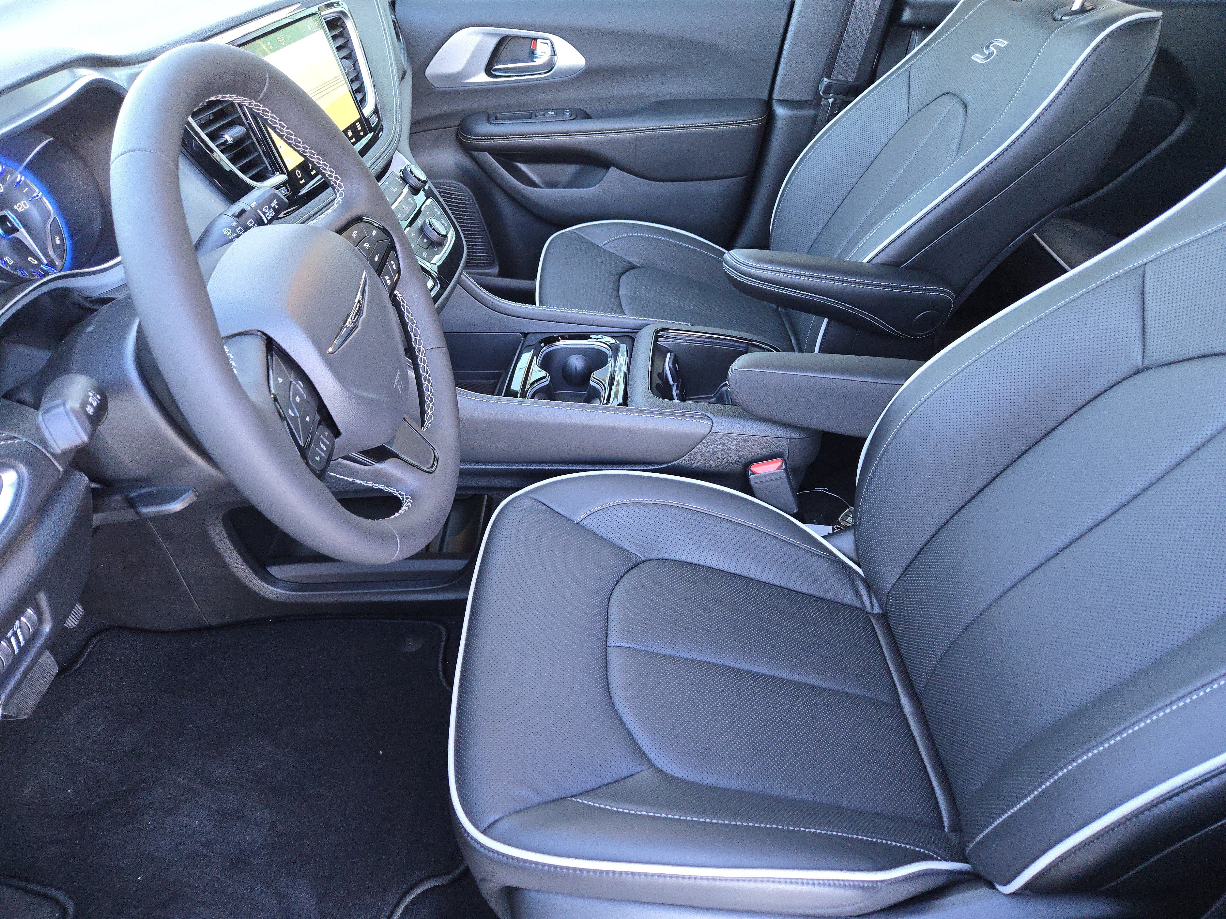 New 2026 Chrysler Pacifica Limited w/ S Appearance Package FWD image 10