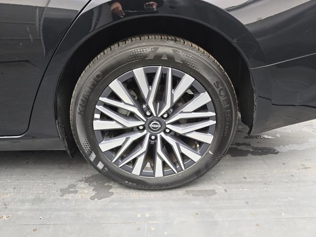 Used 2025 Nissan Altima 2.5 SV image 16