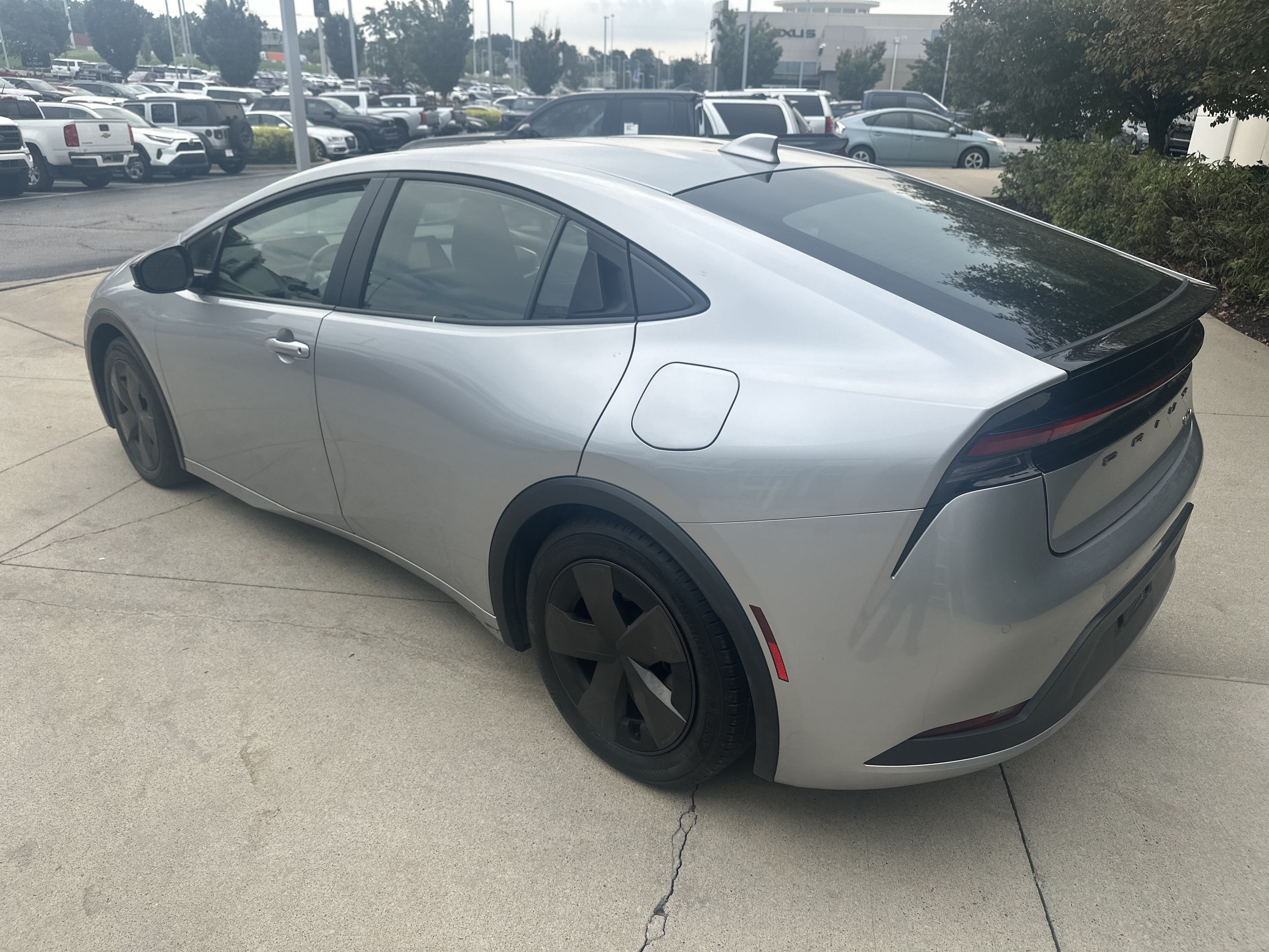 Used 2025 Toyota Prius LE FWD image 6