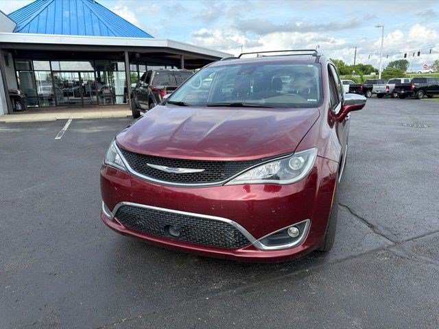 Used 2019 Chrysler Pacifica Limited w/ Tire & Wheel Group FWD image 2