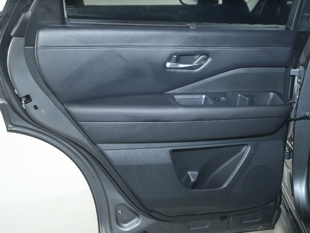 Used 2025 Nissan Pathfinder SL AWD/4WD image 15