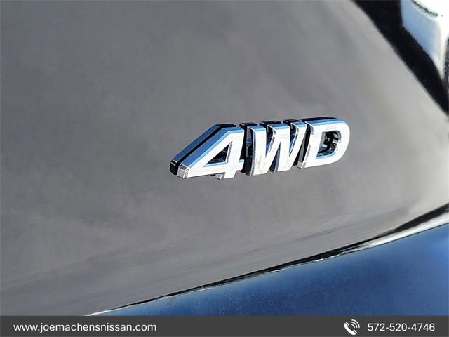 New 2025 Nissan Pathfinder SV image 9