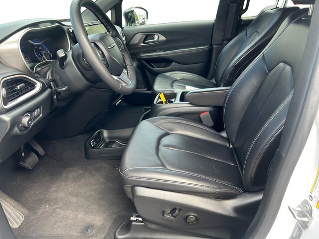 Used 2025 Chrysler Pacifica Select FWD image 10