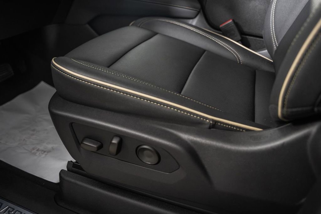 Used 2026 Chevrolet Suburban Premier image 40