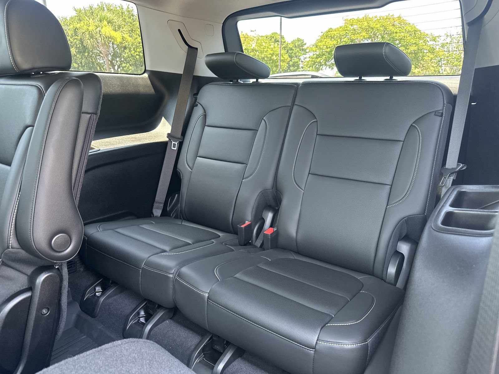 Used 2023 GMC Acadia SLT w/ LPO, Floor Liner Package FWD image 32