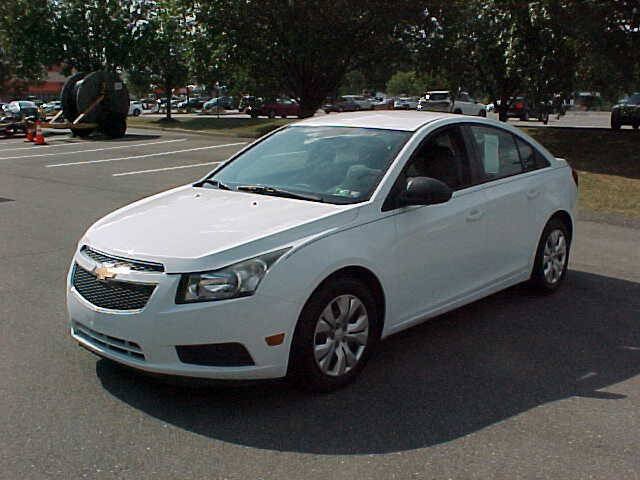 Used 2013 Chevrolet Cruze LS FWD image 3