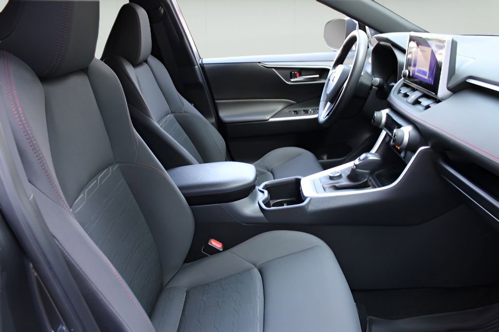 Used 2023 Toyota RAV4 SE w/ Weather & Moonroof Package image 24