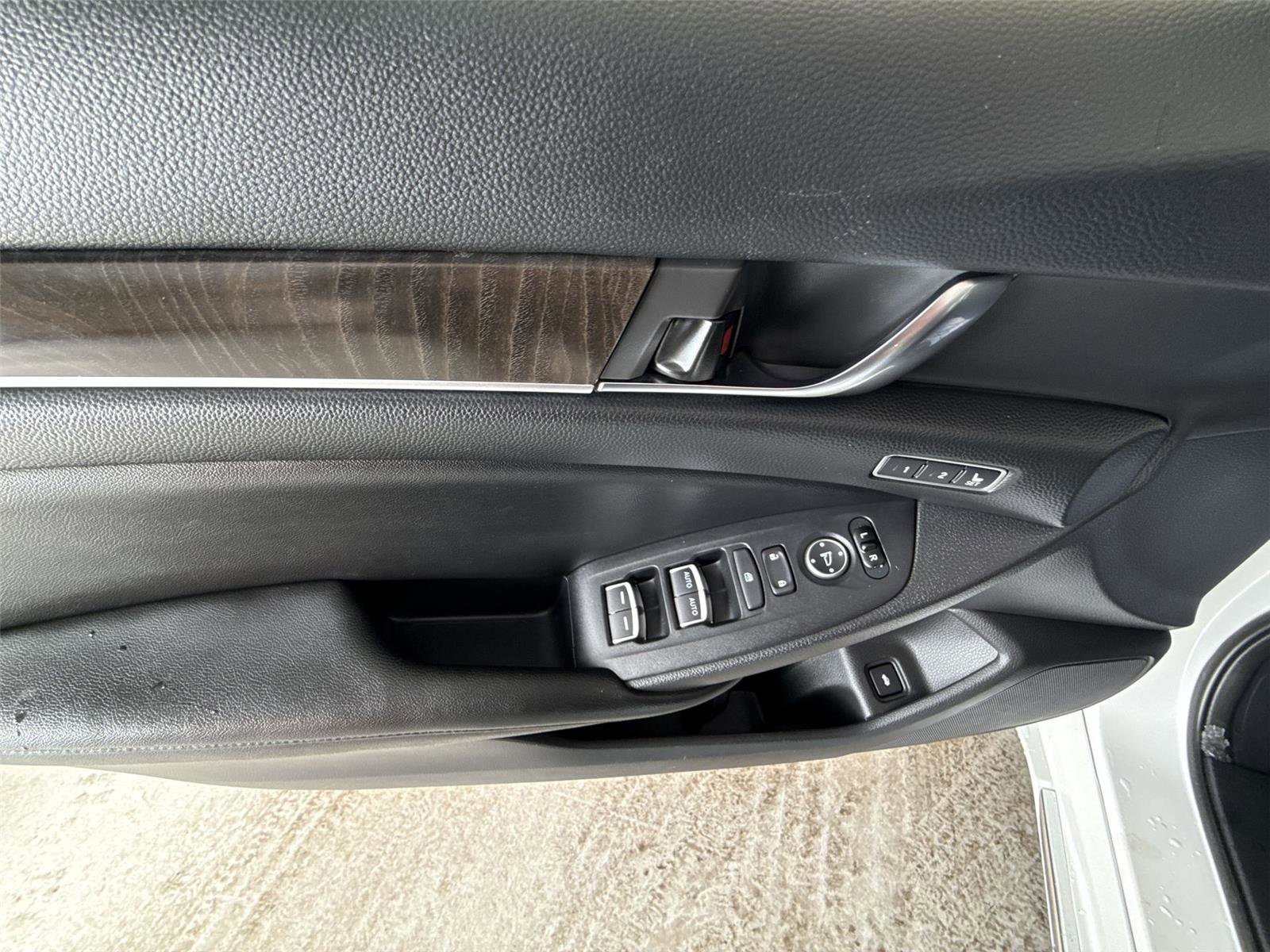 Used 2019 Honda Accord Touring image 15