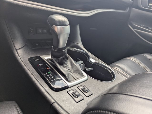 Used 2017 Toyota Highlander SE FWD image 8