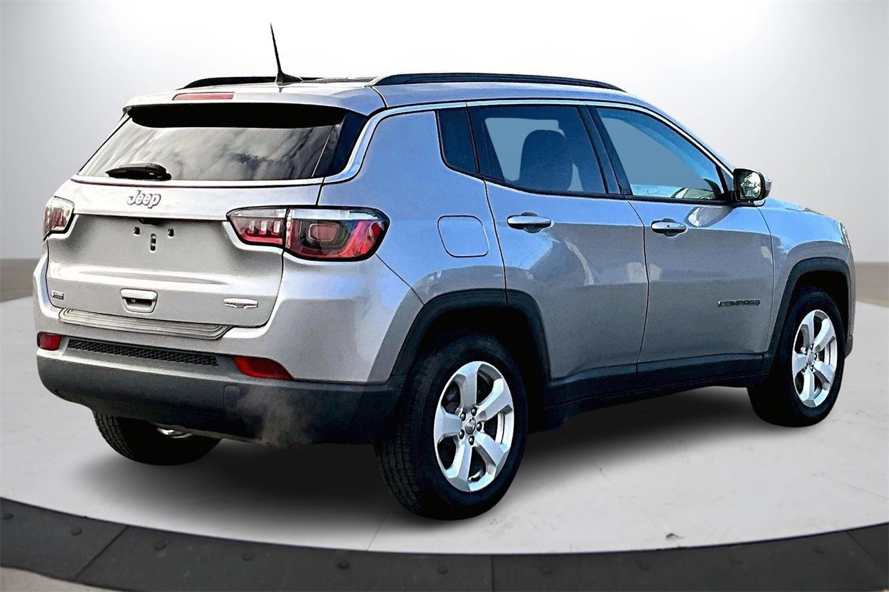 Certified 2019 Jeep Compass Latitude w/ Cold Weather Group image 9