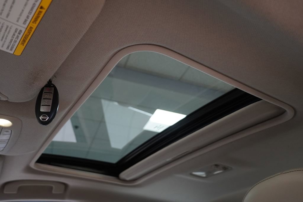 Used 2014 Nissan Sentra SL w/ Premium Package FWD image 4