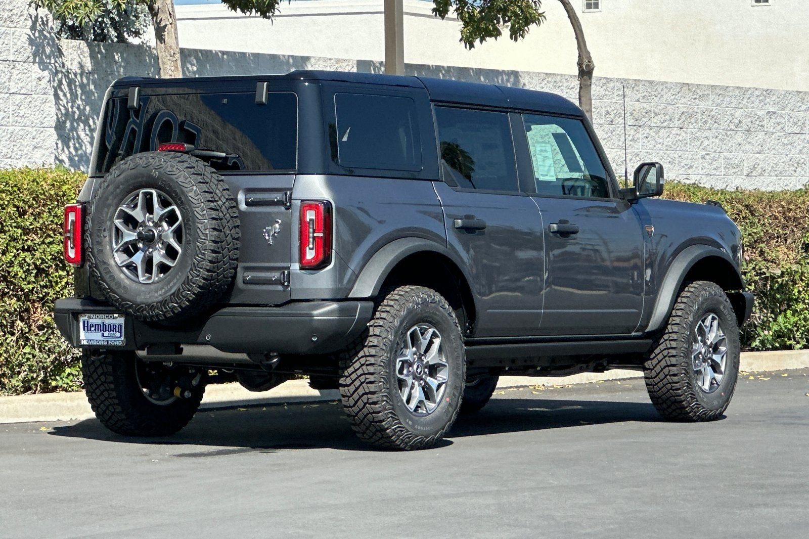 New 2025 Ford Bronco Badlands image 4