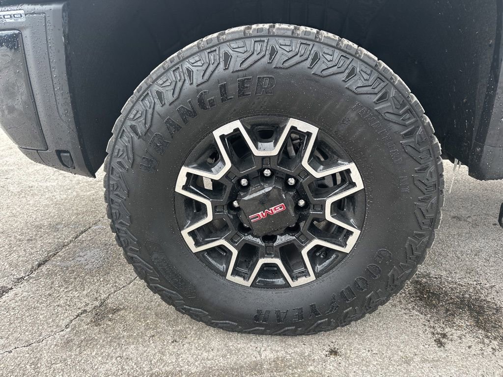 Used 2025 GMC Sierra 2500 AT4X image 36