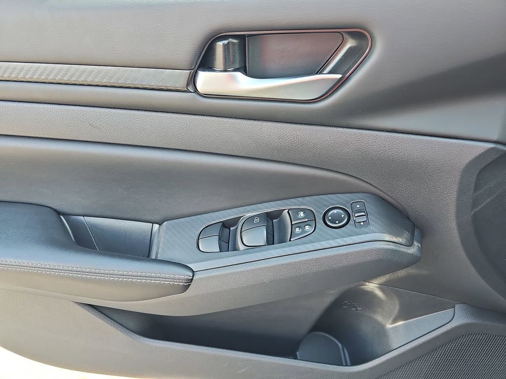 Used 2025 Nissan Altima 2.5 SV image 31