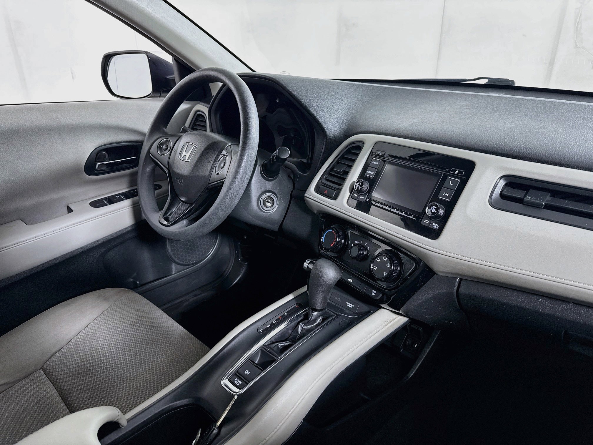 Used 2016 Honda HR-V LX image 24