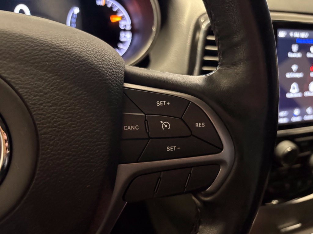 Used 2021 Jeep Grand Cherokee Limited AWD/4WD image 39