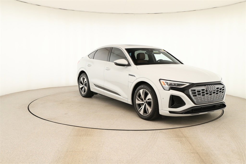 Used 2024 Audi Q8 e-tron Premium Plus w/ Premium Plus Package image 10