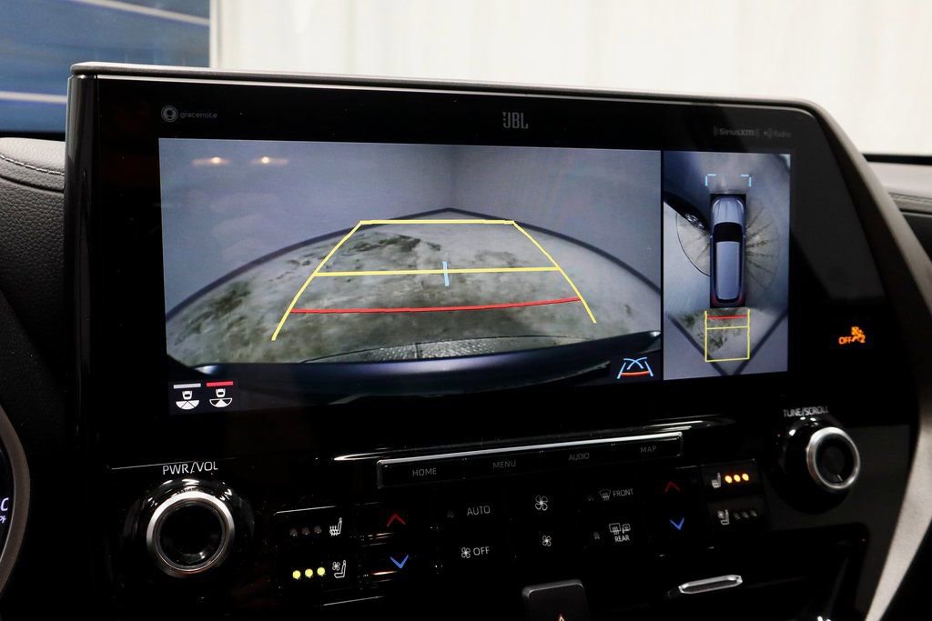 Used 2022 Toyota Highlander Limited image 2