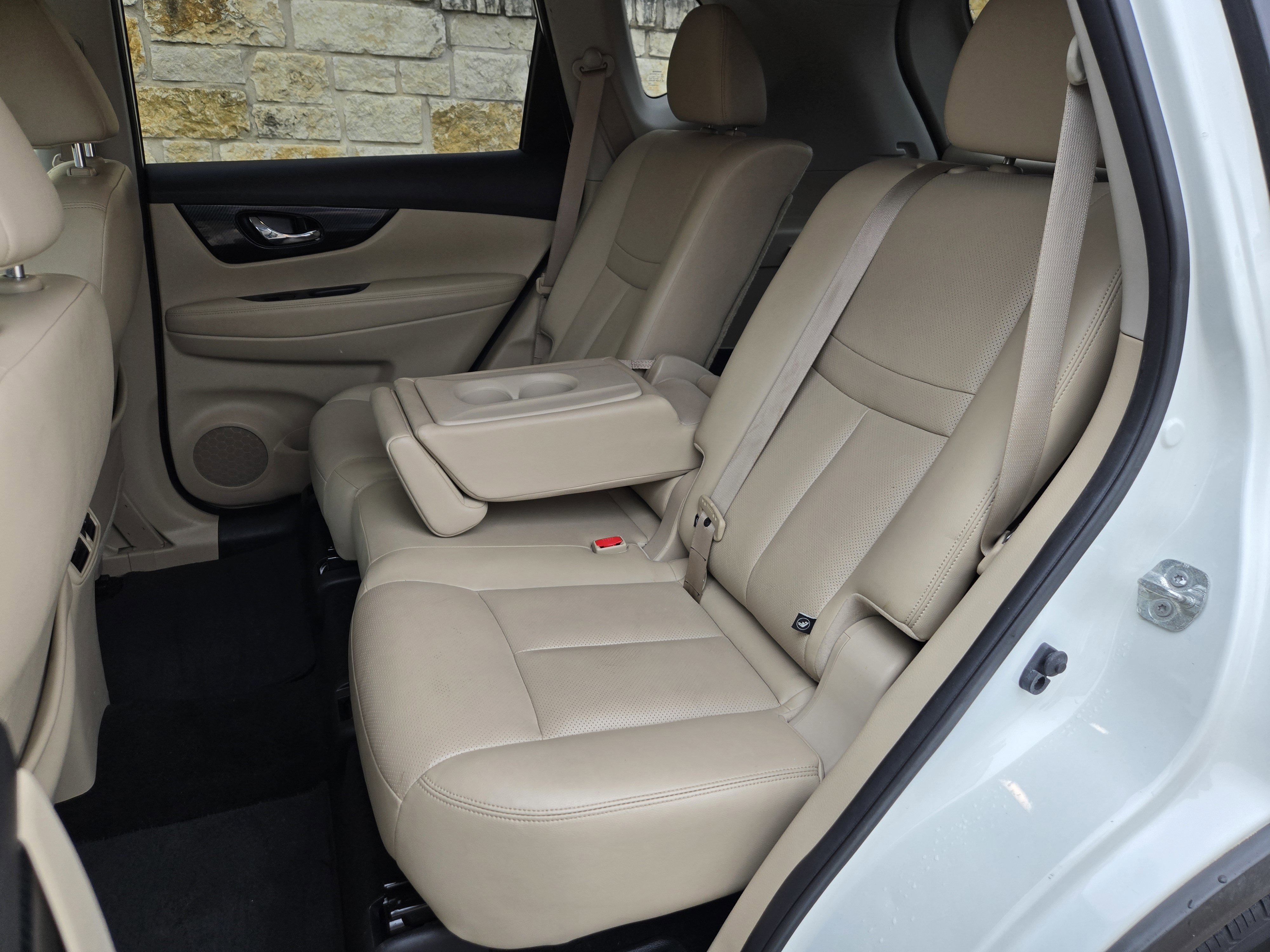 Used 2017 Nissan Pathfinder SV FWD image 7