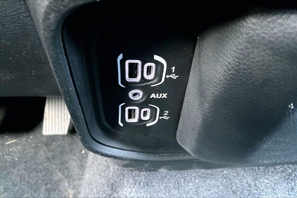 Used 2025 RAM 1500 Laramie AWD/4WD image 16