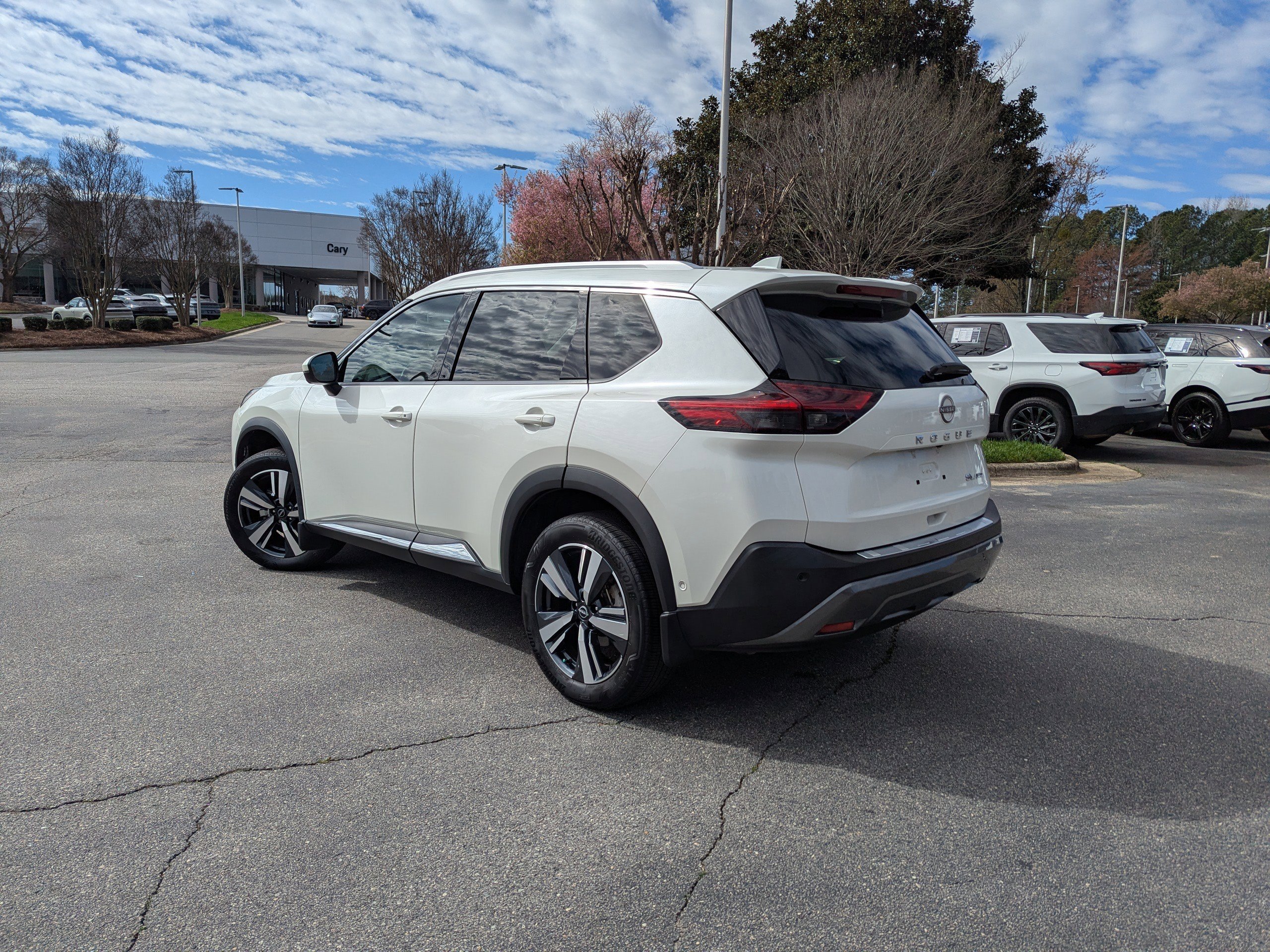 Used 2023 Nissan Rogue SL w/ SL Premium Package image 7