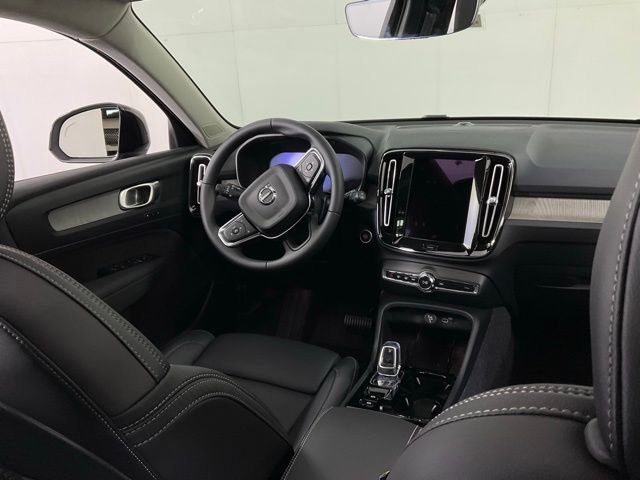 New 2026 Volvo XC40 B5 Plus w/ Protection Package Premier image 31