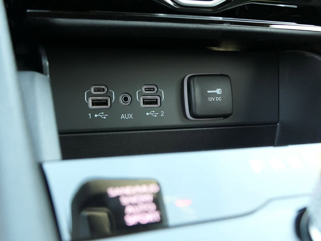 New 2026 Jeep Grand Cherokee Limited w/ Limited Altitude Package AWD/4WD image 18