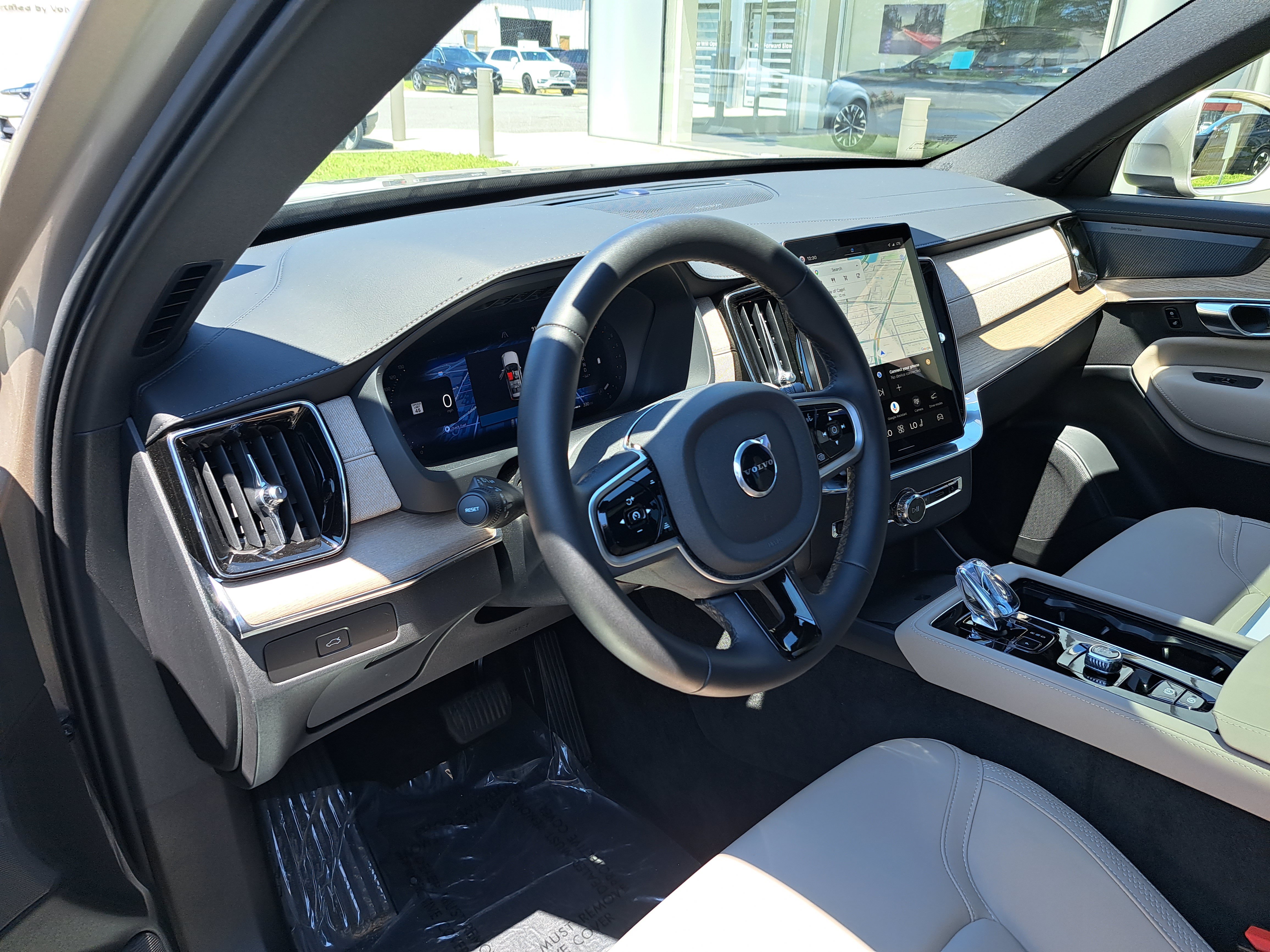 New 2025 Volvo XC90 B5 Plus AWD/4WD image 8