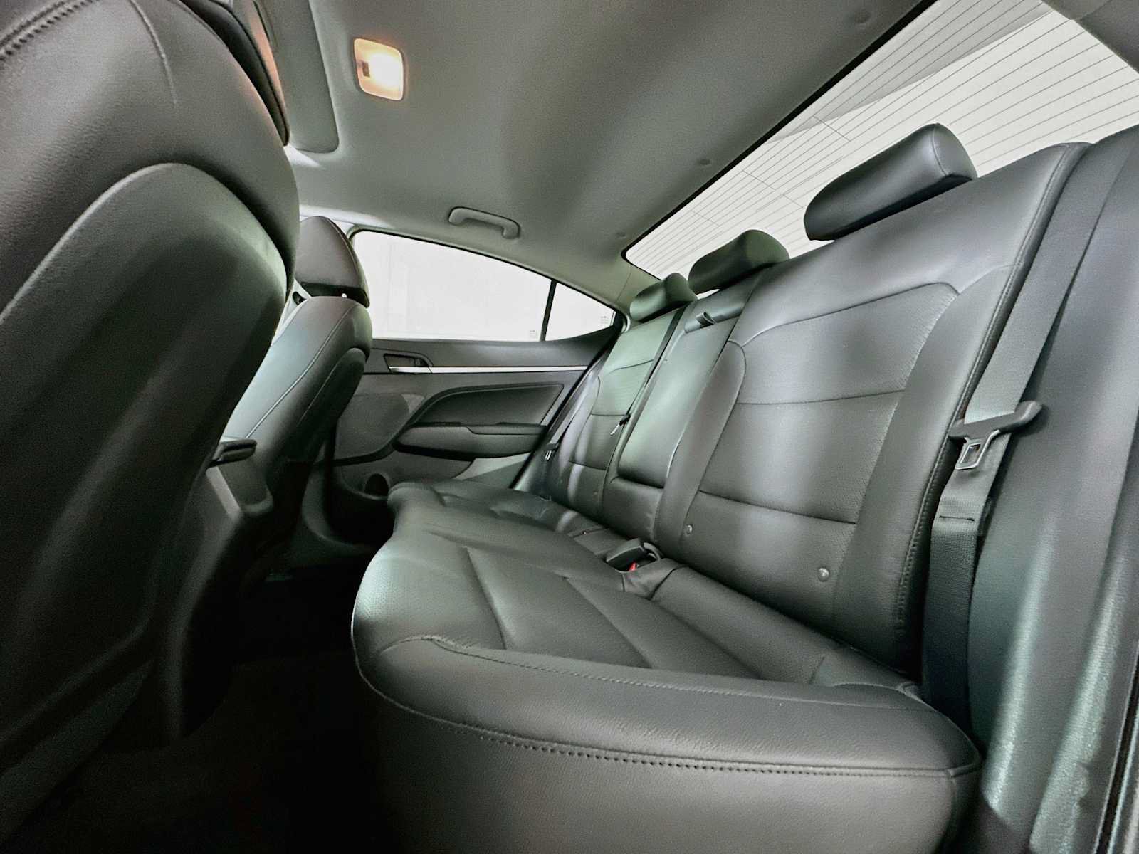 Used 2020 Hyundai Elantra Limited w/ Ultimate Package 03 FWD image 23