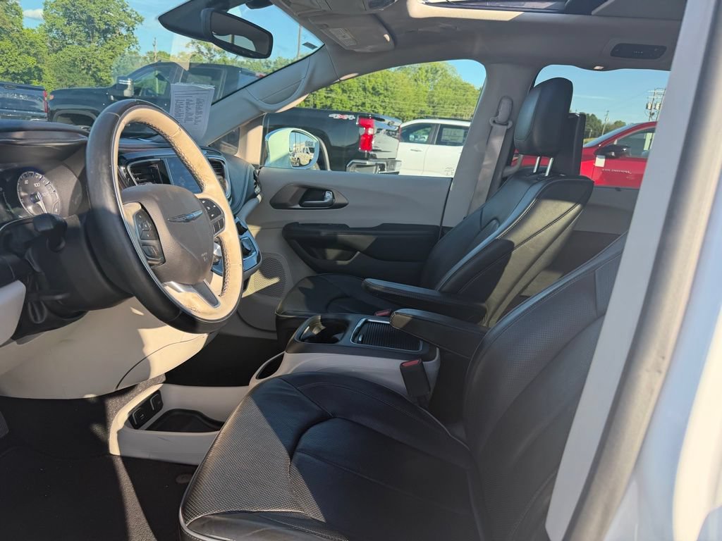 Used 2018 Chrysler Pacifica Limited w/ Tire & Wheel Group FWD image 10