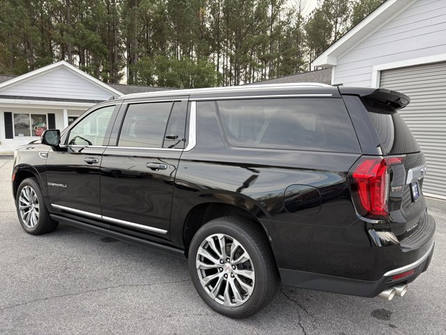 Used 2021 GMC Yukon XL Denali w/ Denali Premium Package image 4
