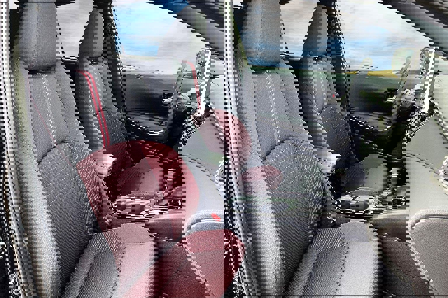 Used 2025 Toyota Corolla SE image 20