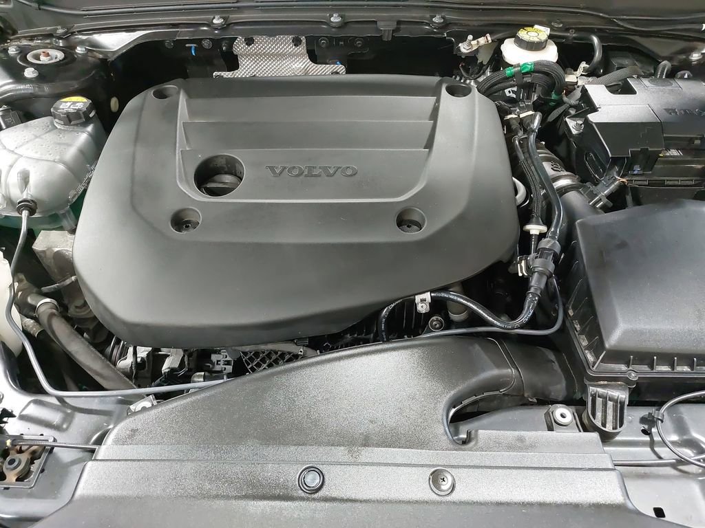 Used 2024 Volvo XC40 B5 Plus w/ Climate Package image 31