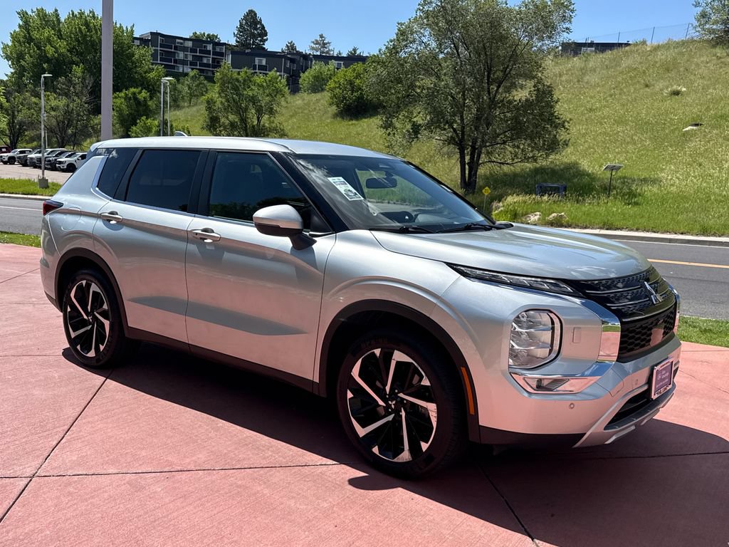 Used 2024 Mitsubishi Outlander SE